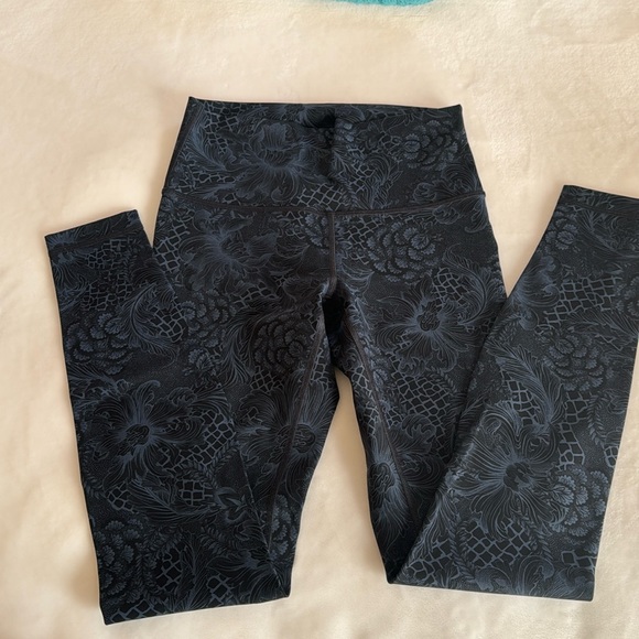 Lululemon Wunder Unders 6 - Picture 3 of 6